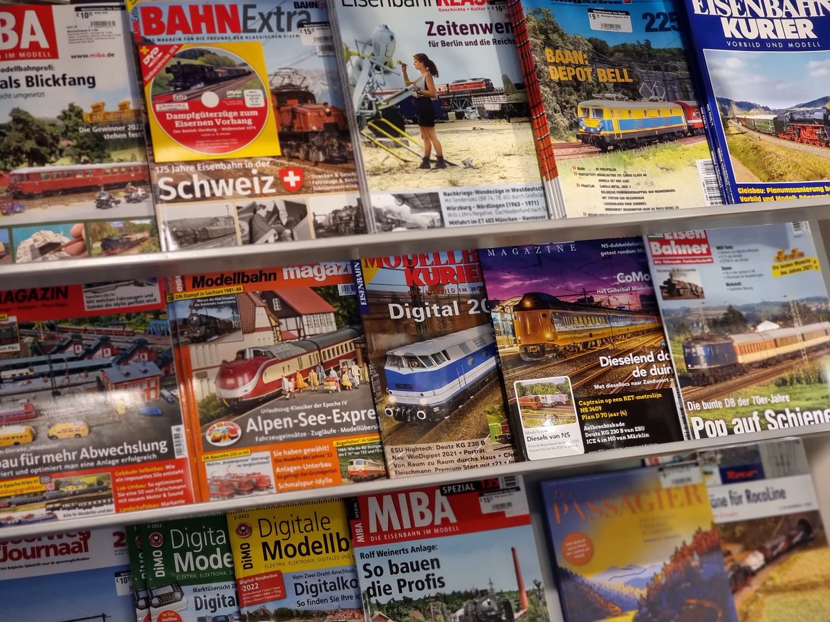 SpoorwegBoek's tweet photo. Wie lekker wil snuffelen in verschillende (model)spoortijdschriften kan vanaf nu ook terecht bij ModeltreinCenter Den Bosch. Ruim 20 bekende en minder bekende spoorbladen zijn daar verkrijgbaar. 

Je vindt ModeltreinCenter Den Bosch aan de Vughterstraat 92 in Den Bosch. https://t.co/M58wAKLUHz