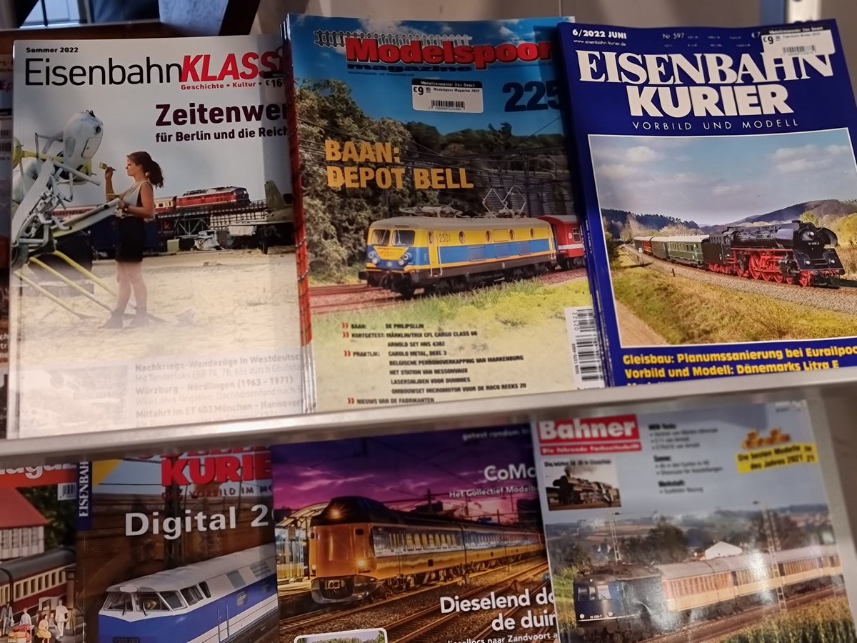 Wie lekker wil snuffelen in verschillende (model)spoortijdschriften kan vanaf nu ook terecht bij ModeltreinCenter Den Bosch. Ruim 20 bekende en minder bekende spoorbladen zijn daar verkrijgbaar. 

Je vindt ModeltreinCenter Den Bosch aan de Vughterstraat 92 in Den Bosch.