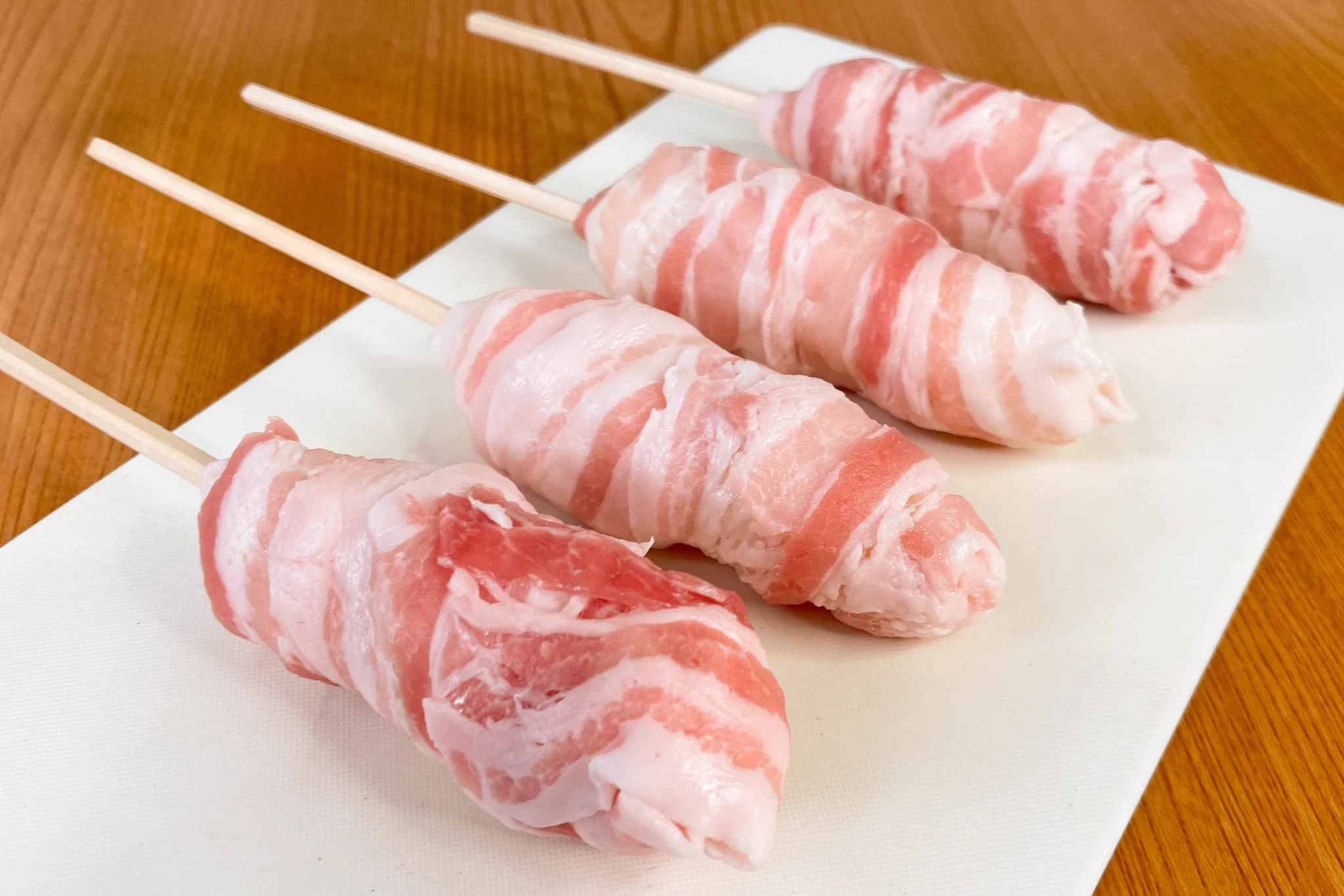 甘辛い味付けがたまらない！肉巻きチーズおにぎり。