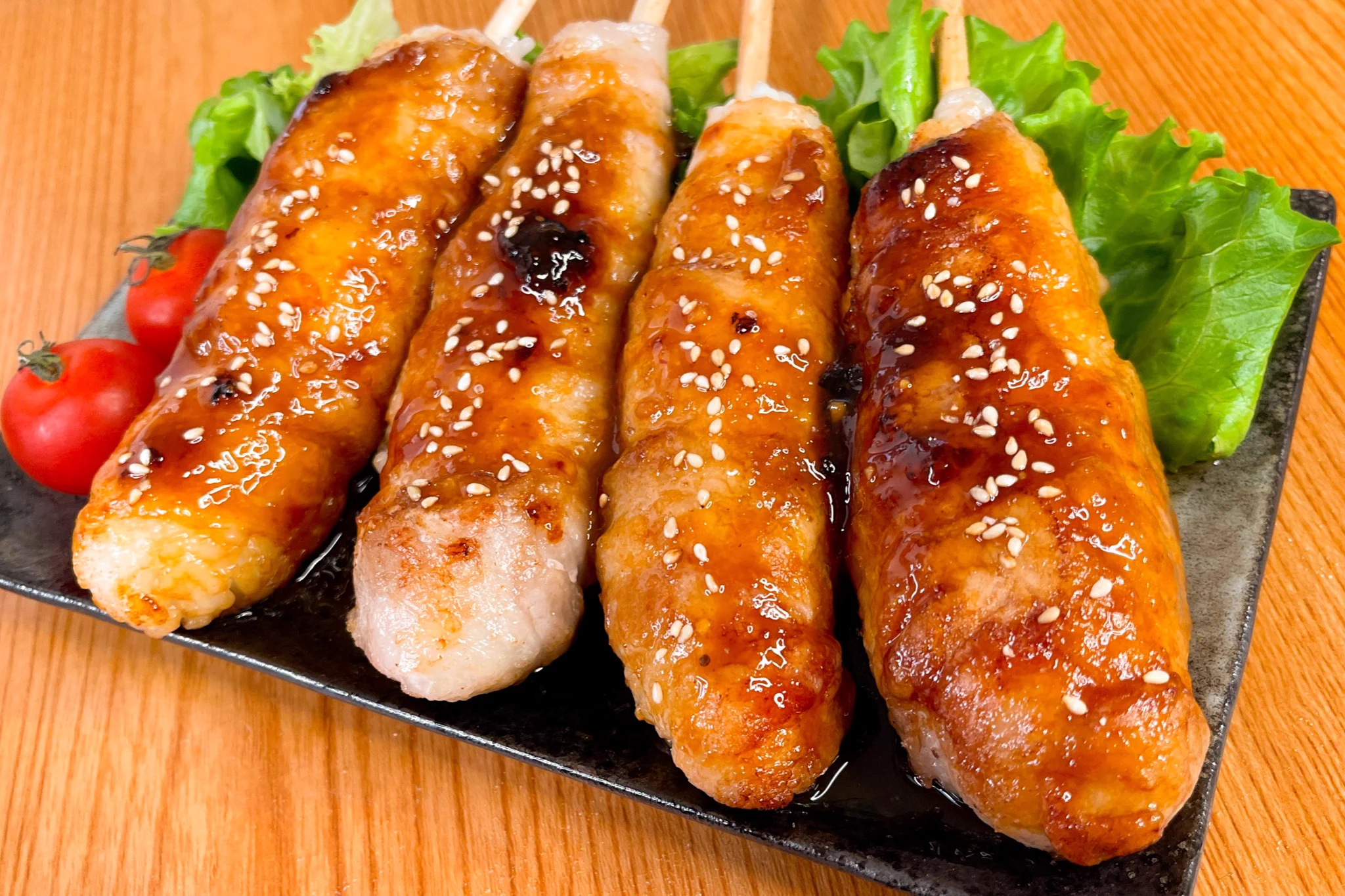 甘辛い味付けがたまらない！肉巻きチーズおにぎり。