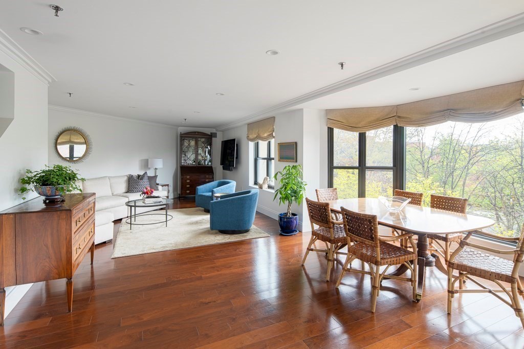robbcohen's tweet photo. $100,000 PRICE REDUCTION! Now $1,600,000
Motivated seller - offers are encouraged!
16 Harcourt Unit 4L, Boston-Back Bay
2 Beds | 2.5 Baths | 1,505 sq. ft.
One of the largest homes of ~1505 SF Rarely available @ the sought after Residences at Copley.
Robb.cohen@evrealestate.com https://t.co/vPakhWfXdg