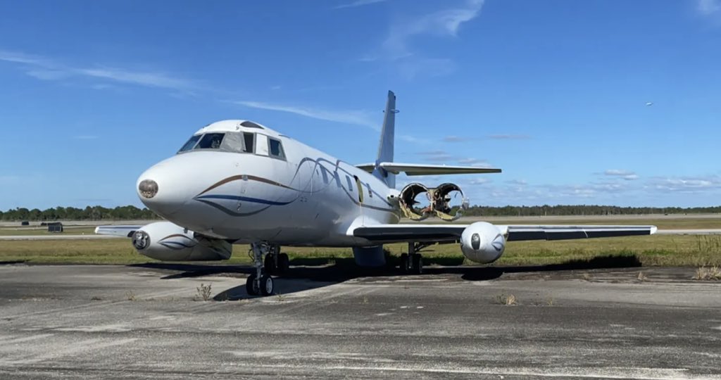 jonmalizia's tweet photo. Two Lockheed L1329 Jet Star IIs at KFPR #Lockheedjetstar #KFPR #XAPWR #N88BH @bizjets101 https://t.co/JaYxv0RCz2