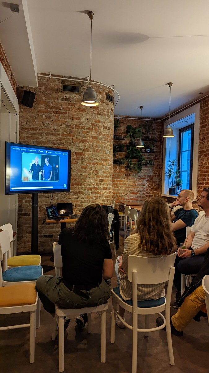ozasadnyy's tweet photo. Warsaw is watching @chethaase and @romainguy talking about Android history 🤖 at @devfest_ukraine 💙💛

Join us at  https://t.co/rI9FyBTV9b

#DevFestForUkraine #dfua https://t.co/P2l6cn2Grc