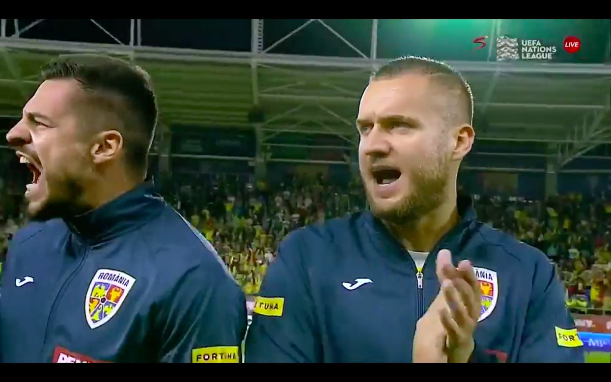 FootRoumain's tweet photo. PUSKI NIGHT ⚽️
HAI ROMANIA 🇷🇴🇷🇴🇷🇴
#ROUMNE https://t.co/0rH5kd7EEE