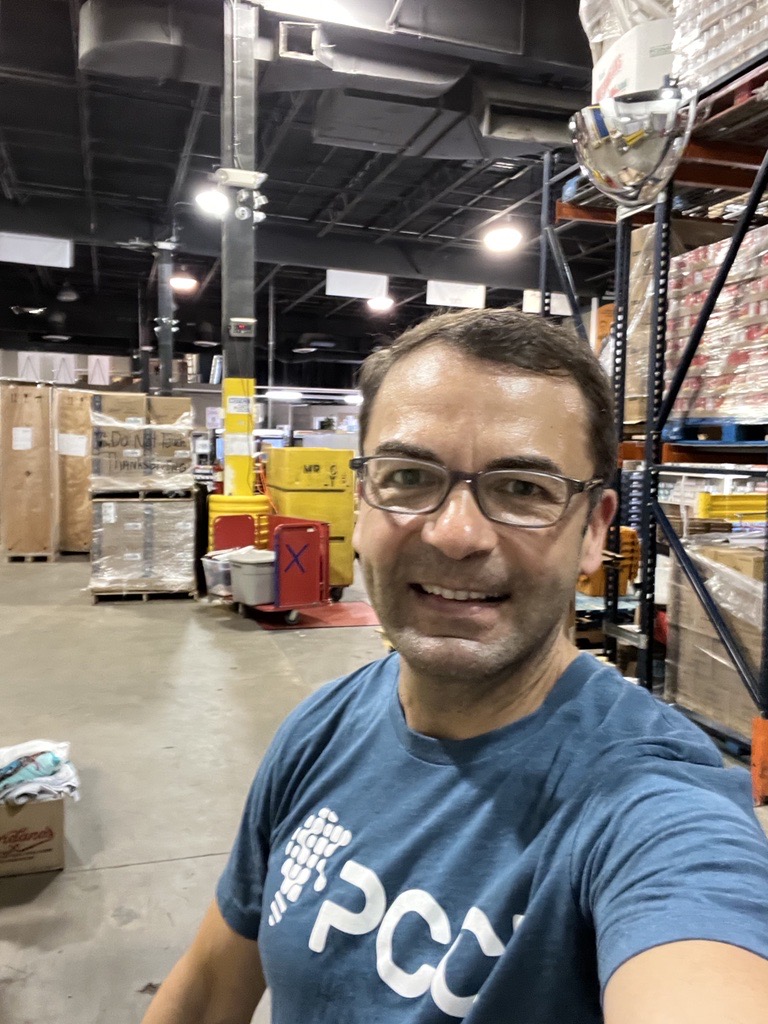 PCCInnovation's tweet photo. PCCI HELPS
@PCCI CEO @MiffSteve stopped by @SharingLifeTx to lend a hand, contribute items and a donation to this organization that serves Dallas by striving to end hunger and poverty to those in need through food, clothing, financial resources and educational programs. https://t.co/gCykX9NBKC