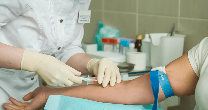 Capivari_Aqui's tweet photo. Estoques baixos nos bancos de sangue colocam em risco cirurgias em hospitais
Com a retomada de procedimentos eletivos, demanda aumentou, mas doações de sangue não seguiram o mesmo ritmo

Dados revelam que o nível de estoques nos bancos de sangue no

https://t.co/cEgIxALlI1 https://t.co/eVgHpC83Xa