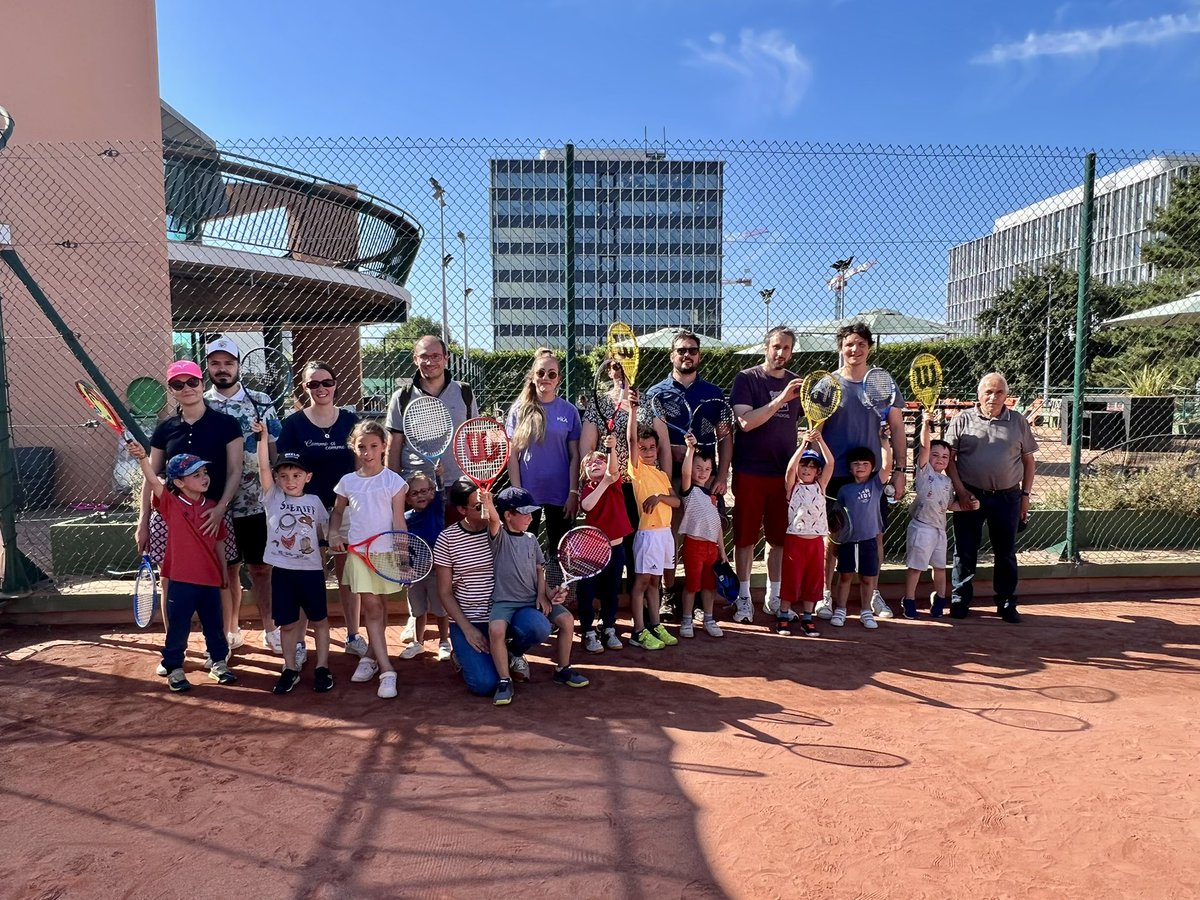 CourbevoieST's tweet photo. Clap de fin pour la saison du baby du mardi et entrée des 15/4 au tournoi interne, encore une belle soirée au club ! ☀️ https://t.co/AQnGPG8rj8