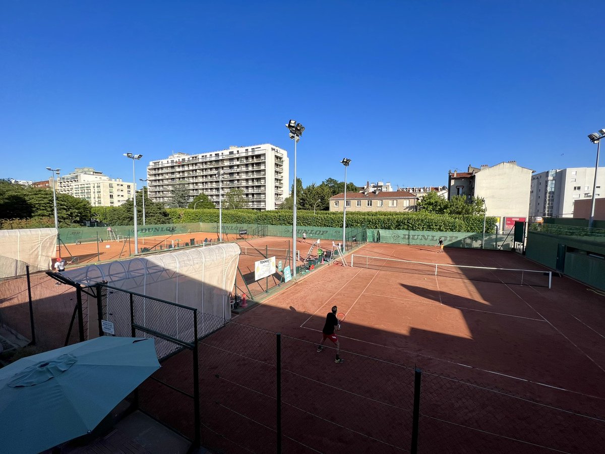 CourbevoieST's tweet photo. Clap de fin pour la saison du baby du mardi et entrée des 15/4 au tournoi interne, encore une belle soirée au club ! ☀️ https://t.co/AQnGPG8rj8