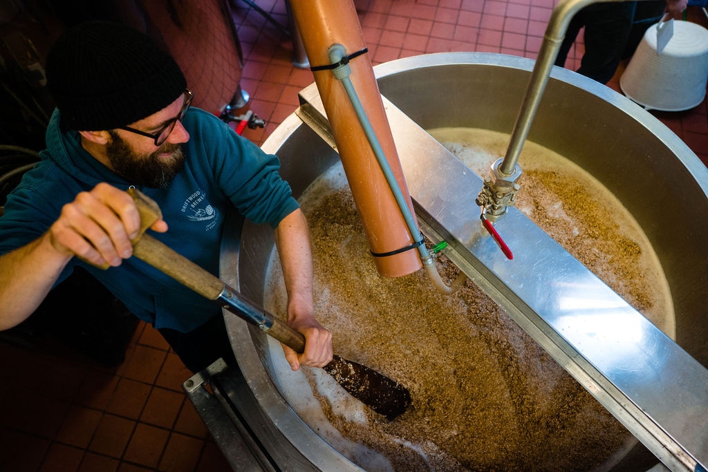 DriftyBrewery's tweet photo. We’re super busy here in the brewery as we build up stock for the summer. One small batch at a time, all your favourites are landing in cask, bottle and can – we know you lot get pretty thirsty the moment the thermometer nudges 20˚…
#smallbatchbrews #summerbeers #microbrewery https://t.co/eGGXpLBFLH
