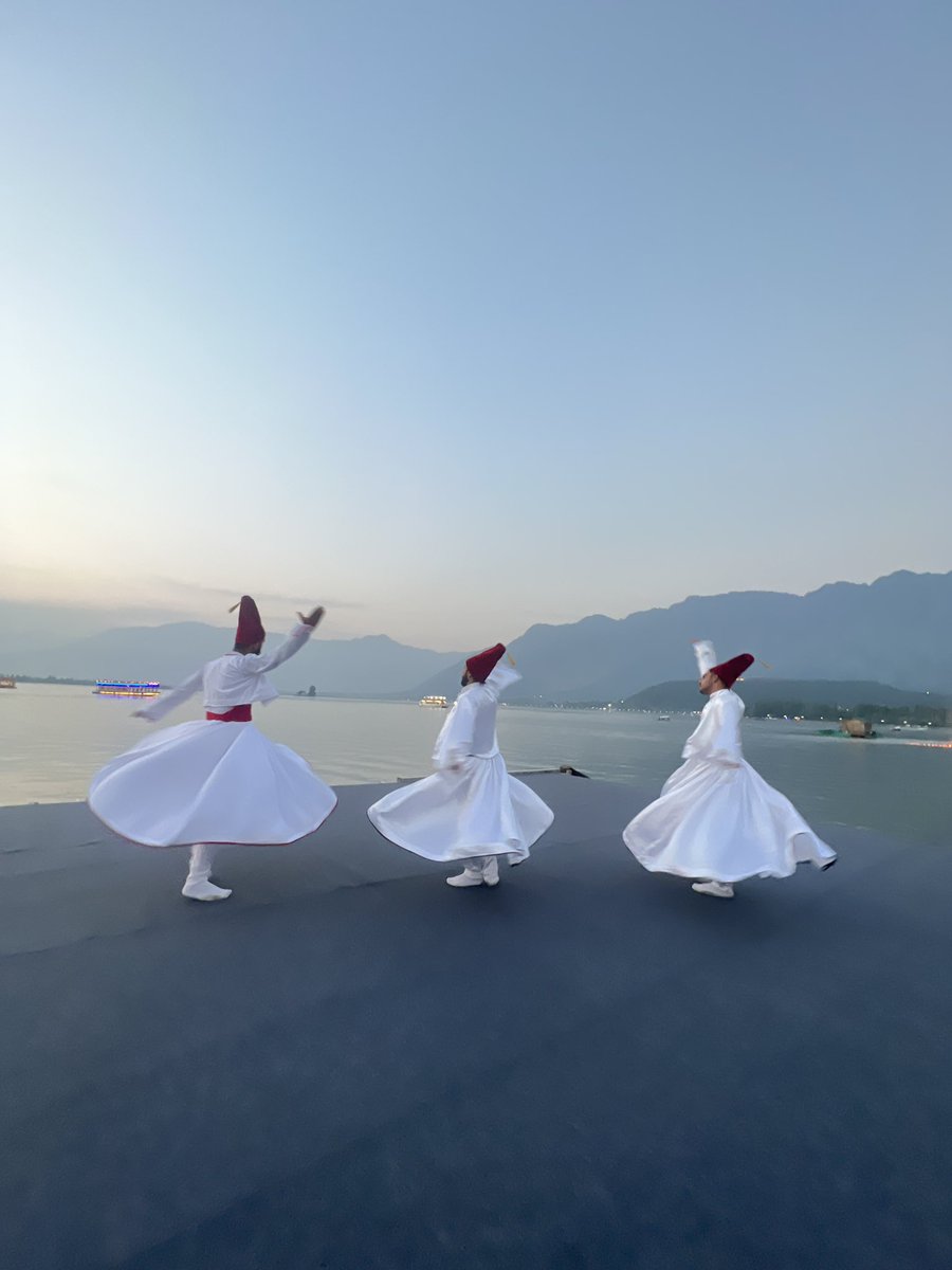 KDeebah's tweet photo. ‘Let it all go and see what stays.’                   #DalLake #srinagar #kashmir #whirlingdervesh #sufifestival  #sufi #Dance  #sema @JandKTourism                                         Pc:Isam Wani https://t.co/0fpb0QmPBv
