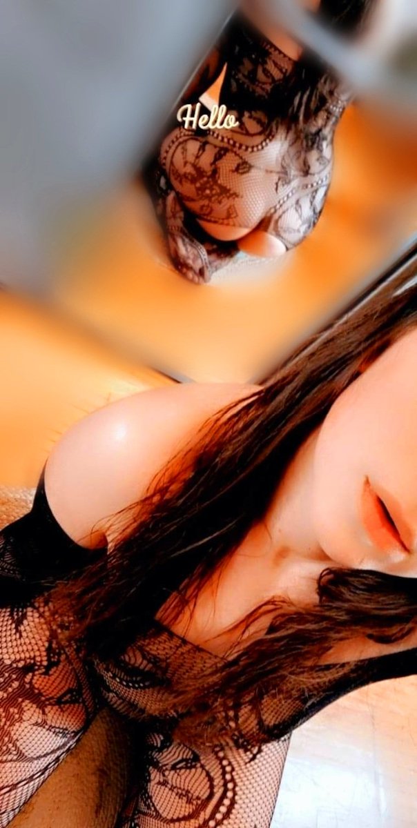 libre_couple's tweet photo. Bonjours à tous, je suis un peut complexe en ce moment avec mon corps pouvez vous me donner votre avis 🙄🙄 #sexy #hotwife #collant #feet #cuckold https://t.co/U96beC9K2e