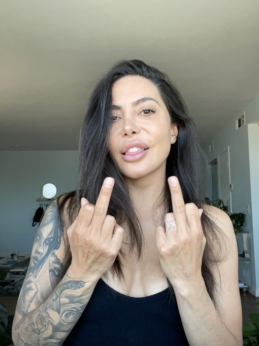 Lela Star - 3 pic. 37 years years on this earth and I still dgaf on anyone’s opinions about me. https://t.co/gdhJ3hGQPp