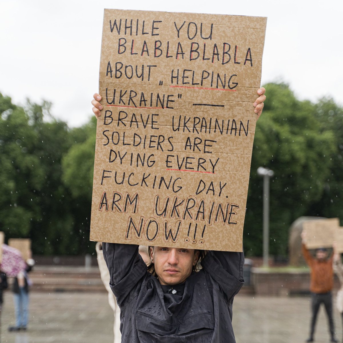 We are Lithuanians. We love and understand Ukraine. Dear Europians and Americans, listen to us! We need to ACT! 1/10 ⬇️