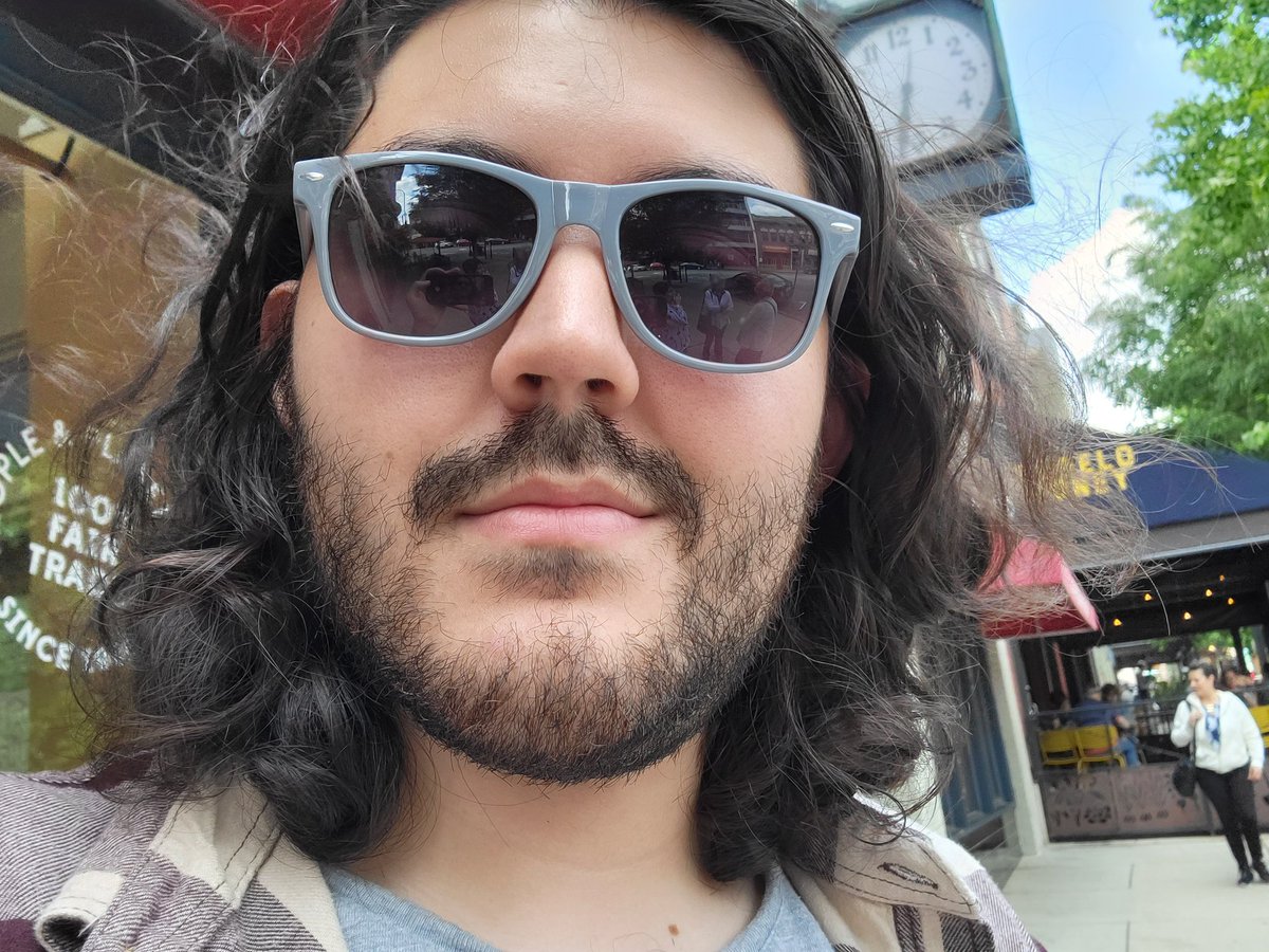 DancingQweef's tweet photo. Happy #FFXIVSelfie day! This time with almost matching glasses. https://t.co/XQyImOZG62