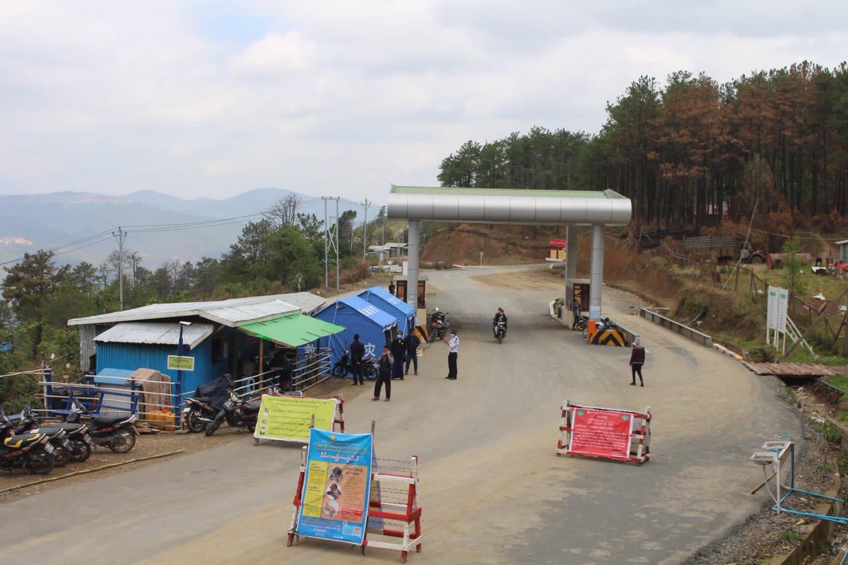 ChinHumanRights's tweet photo. Humanitarian aid shipment on its way to Hakha belonging to UNICEF & Save the Children has been reportedly seized at a military checkpoint (Pictured) at the entrance to town & taken illegal custody at the nearby LIB#266 & Hakha Tactical Command base for the past 1 week. #FourCuts https://t.co/Ts9zHZQttG