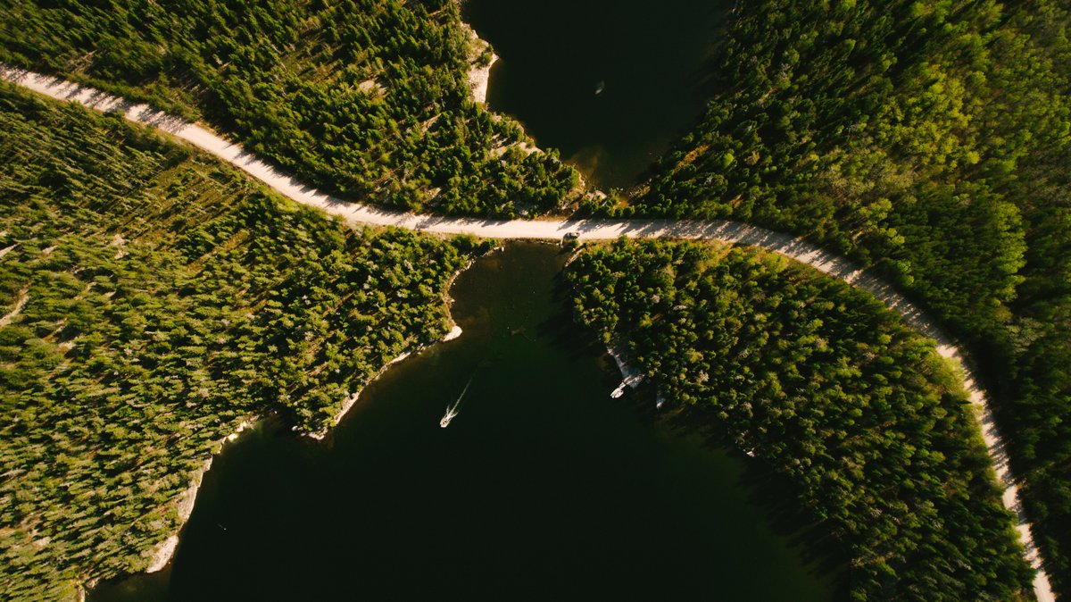 There's so much great innovation in water technology in Canada.

But what does it all look like? What does it teach us? And where do we go from here to protect this vital resource?

This new report reveals all... bit.ly/3xR1Vyf