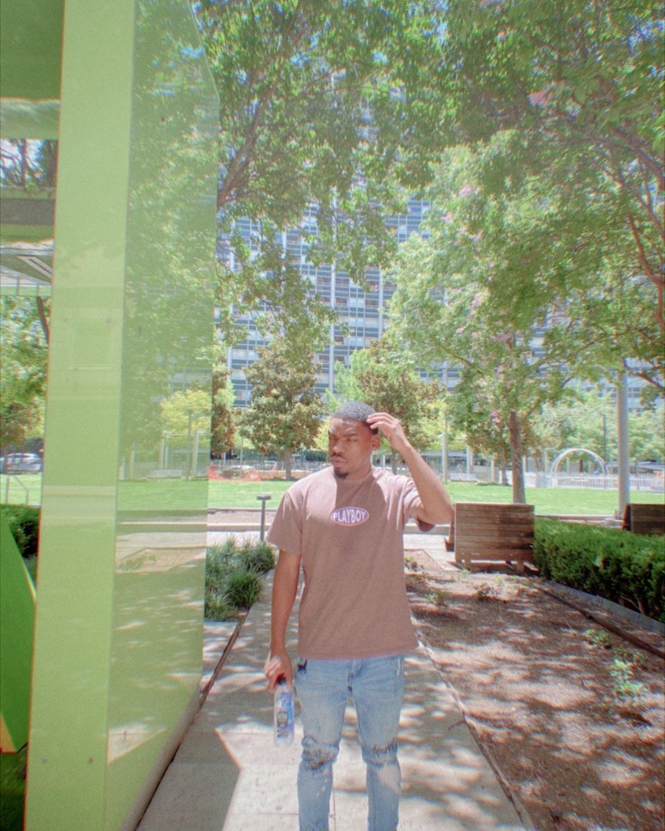 backwood_Q's tweet photo. Year 28! 🎈
NEW MUSIC FRIDAY! #VRNO https://t.co/YNra3YWgMI