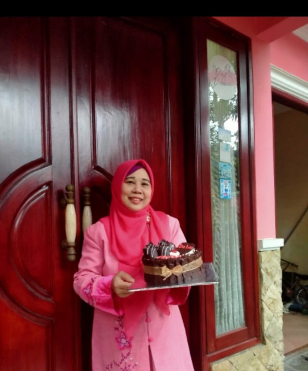 putryjoeli's tweet photo. Hai Ibuku, Joeli Astutie yang super cantik luar dalam. Aku sangat sayang. Terimakasih untuk semuanya. I love you selama-lamanya ❤️ https://t.co/IF5Dcvrack