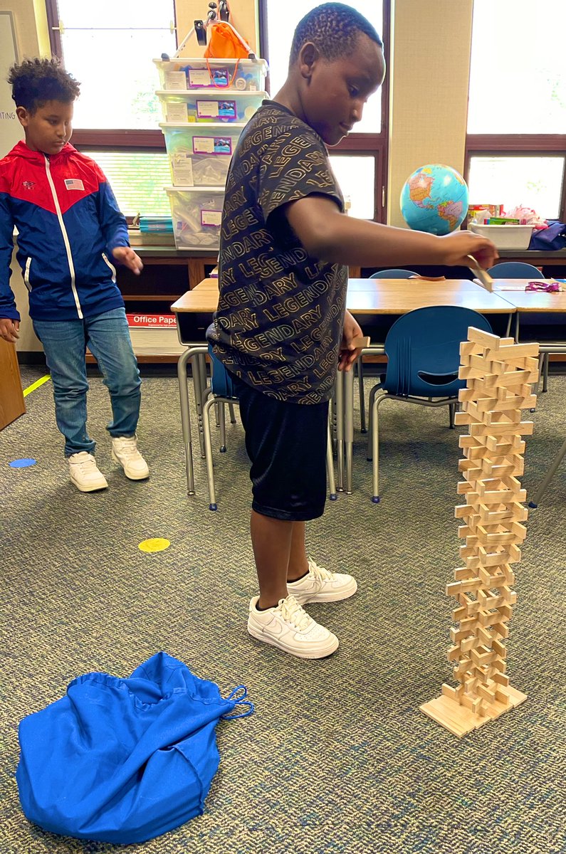 MrsMastenWLE's tweet photo. Such a fun day of learning! We got to meet a real Engineer and hear about how he gets to be creative and solve problems everyday. Then we got to put our own creativity into action with makerspace activities! #wearewayne #summerschool https://t.co/APcR5yPw3U