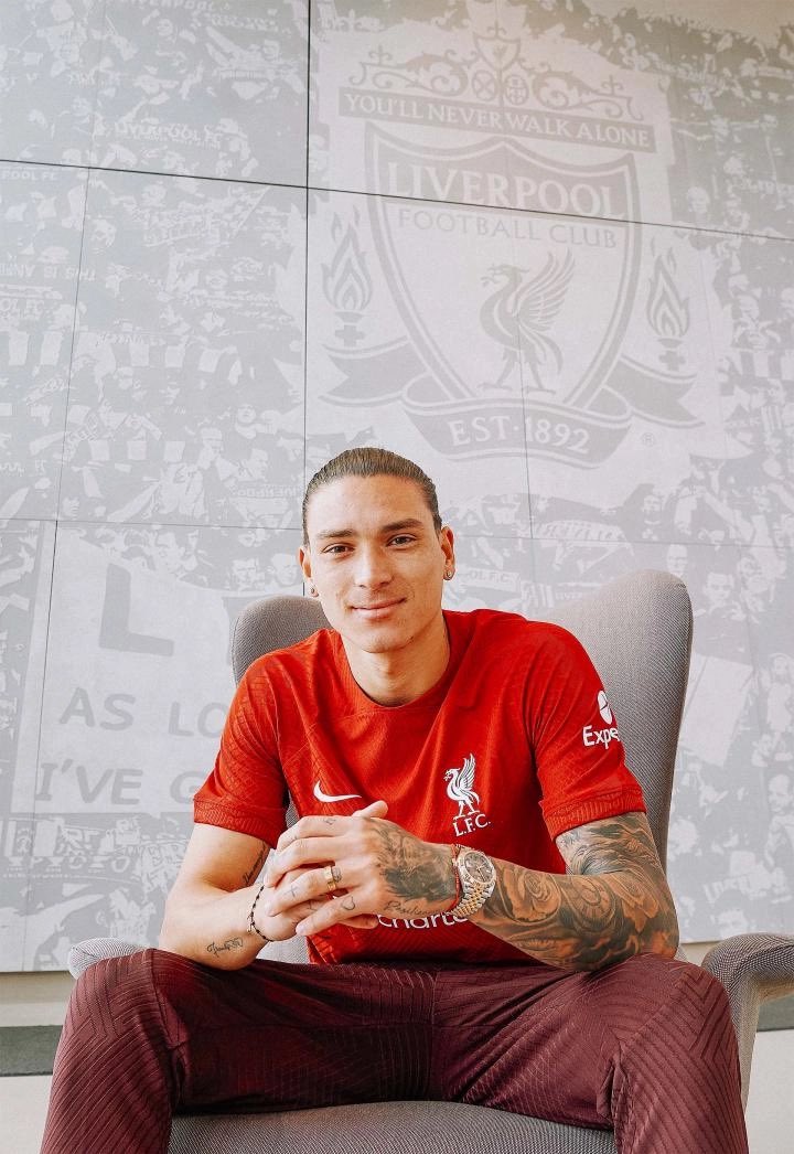 LFCTransferRoom's tweet photo. He’s here and he’s perfect. https://t.co/O2vRgEvb9p