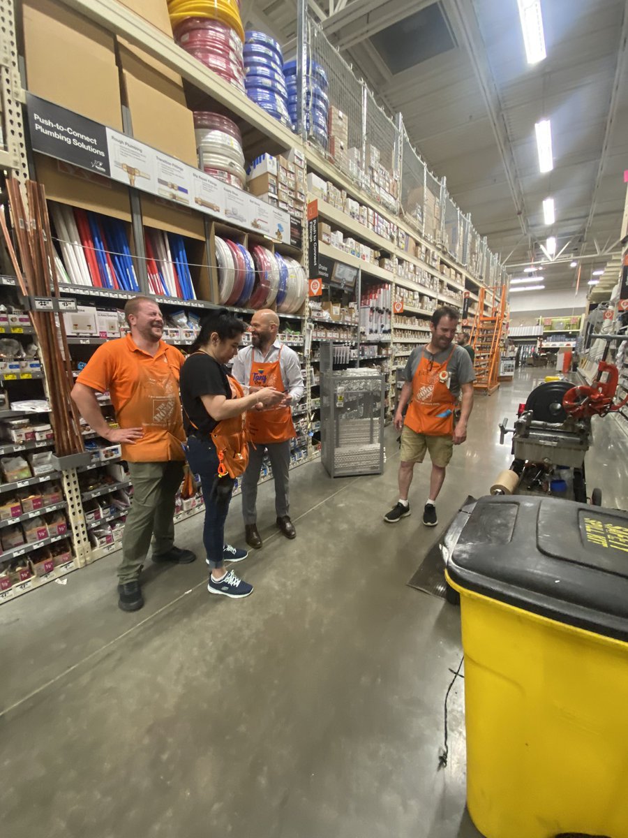 Betsy Hernandez tweet media