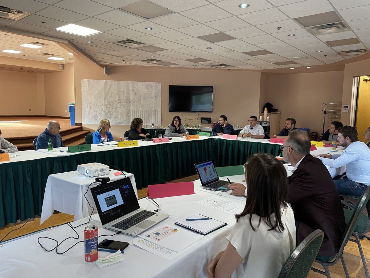 ville_gatineau's tweet photo. La 1ère rencontre de travail du comité de politique culturelle s'est déroulée hier soir, en vue (entre autres) de définir les ambitions en matière de culture à #Gatineau pour la prochaine décennie!

❓ Apprenez-en + sur ce comité et sa mission ici : https://t.co/NKxkQAunAh https://t.co/KoaNr7fUfj