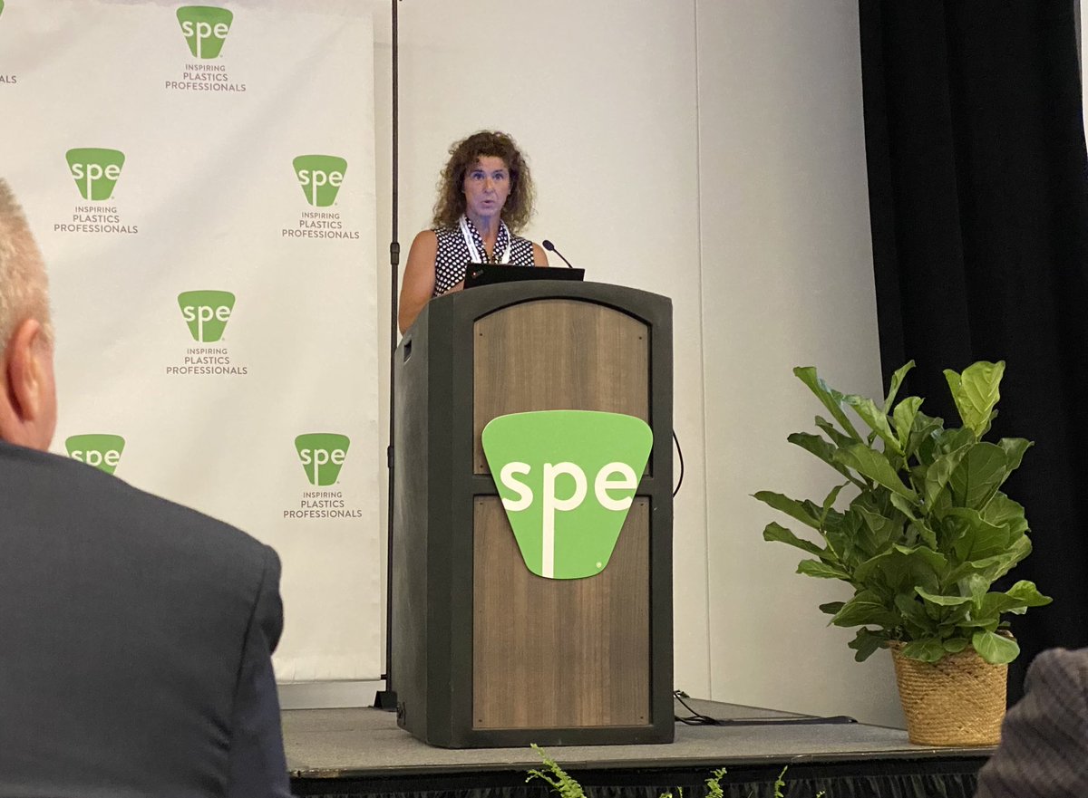 4SPE_Plastics's tweet photo. Circular Charlotte, presented by Amy Aussieker, Executive Director, Envision Charlotte at #ANTEC22! #recycling #plastics #circulareconomy https://t.co/89iT5GRWhi