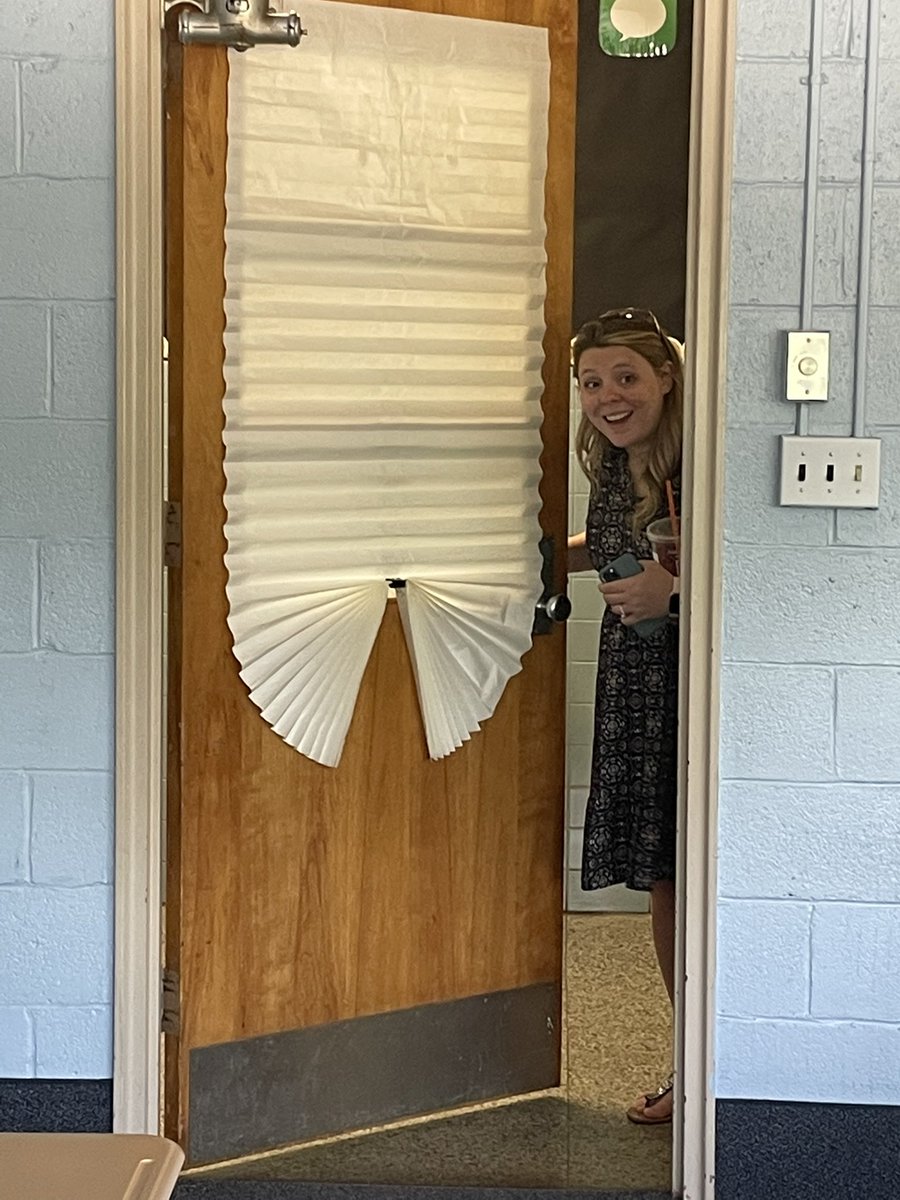 Surprise!! Happy baby shower to Ms. Dalby!! 💞🎀