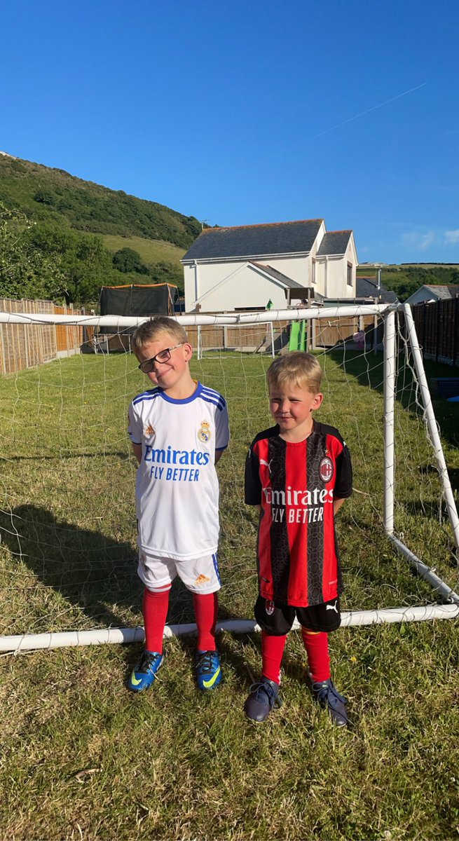 barimorgan8's tweet photo. Tonight’s game. Real Madrid v AC Milan ⚽️ https://t.co/P2nBoiA6AU