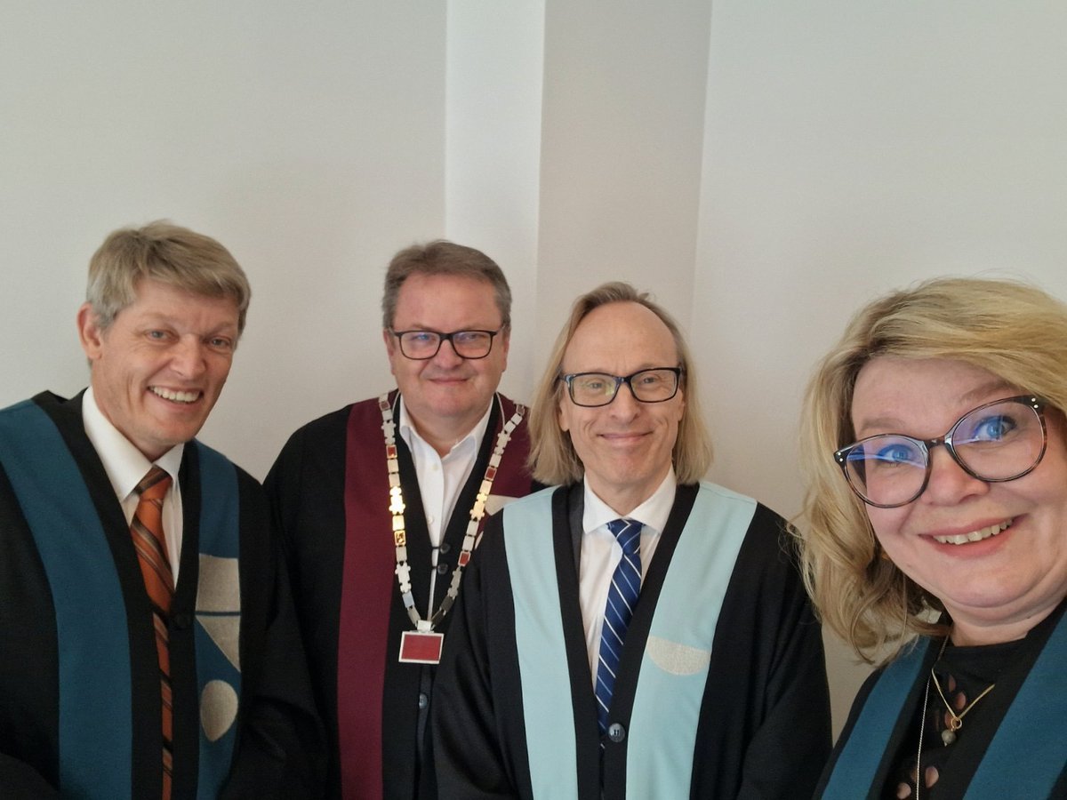 Årets avgangsstudenter på <a href="/hkristiania/">Kristiania</a> har vist usedvanlig evne til å stå på og gjennomføre i en tid definert av Covid, og det er spesielt inspirerende å være seremonimester for dem – i godt selskap med rektor <a href="/arnehk/">Arne H. Krumsvik</a> og prorektorer @mezatrine og @jBarland.