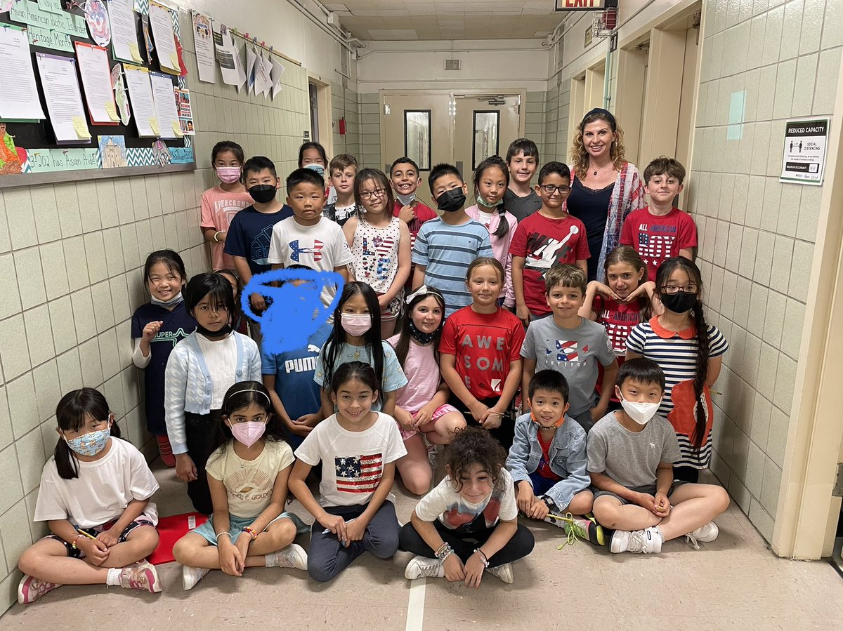 jcsulli77's tweet photo. Ss learned that the Continental Congress voted to create an American Flag 🇺🇸 on June 14th, 1777; &amp; 75 years later President Harry S Truman officially made June 14th Flag Day. #FlagDay #StarsAndStripes #USA🇺🇸 @ps50si @SIBOD31 https://t.co/34fR5qRmYC