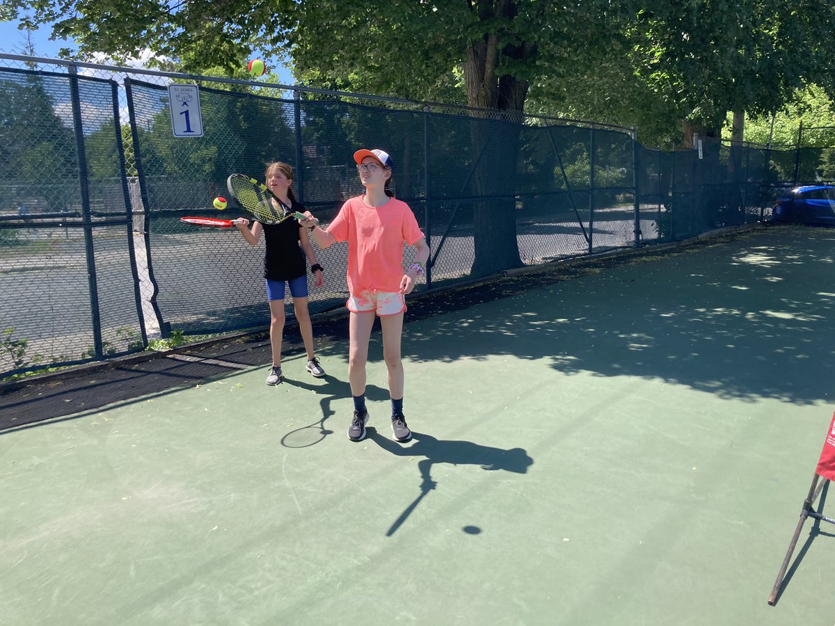 daphne_capaldi's tweet photo. My 5/6 class had so much fun with their tennis lesson today! Thank you so much @StJamesTCOttawa 💙 @CorpusOCSB @OttCatholicSB https://t.co/2edSq7zgAV
