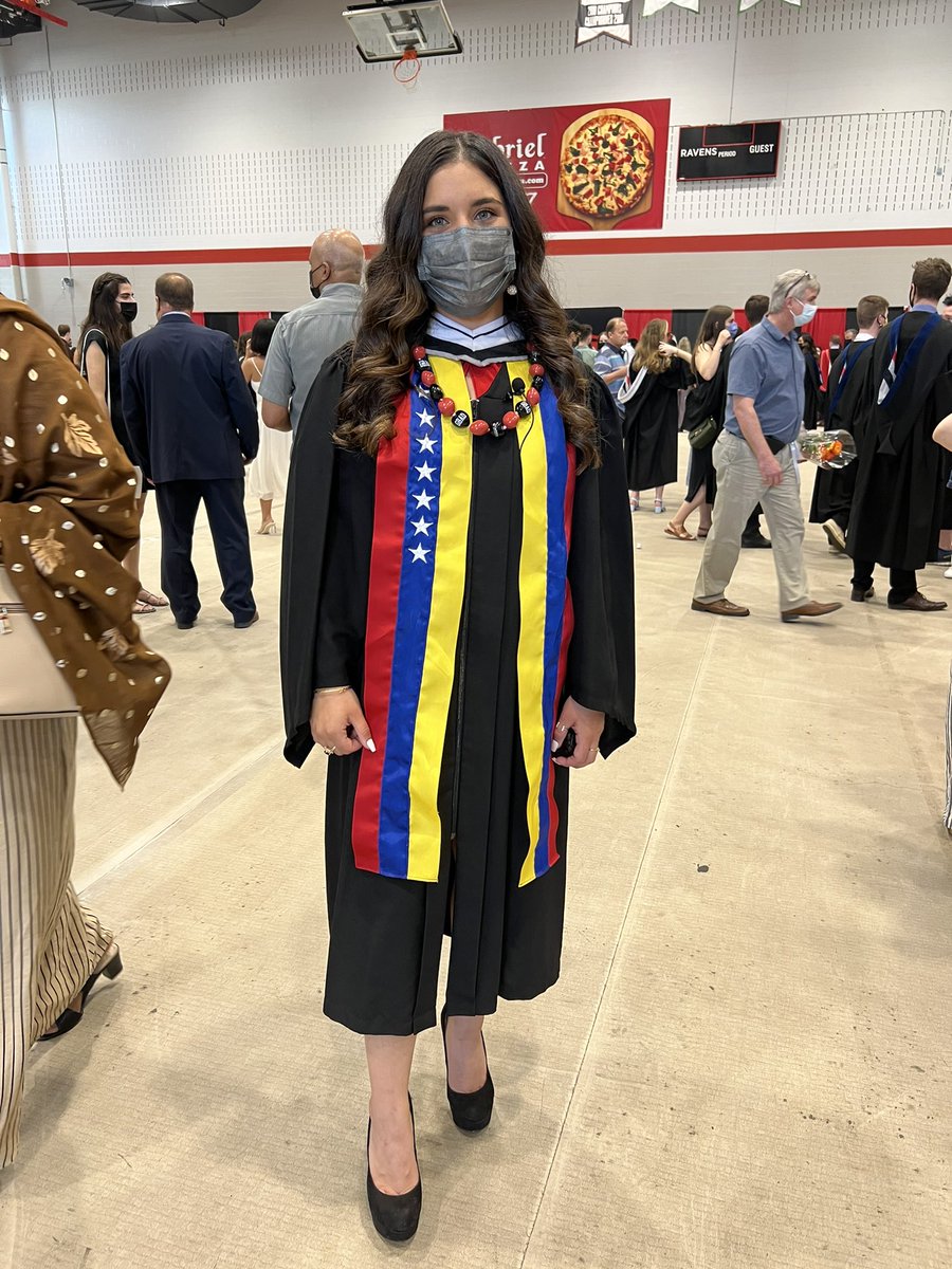 Carleton_U's tweet photo. A beautiful day to recognize the achievements of our #Carleton2020 and #Carleton2021 @FPACarleton grads! The @Carleton_U community is cheering you on in your next adventure 🎓
@Dean_FPA https://t.co/F4lvTdSsVQ
