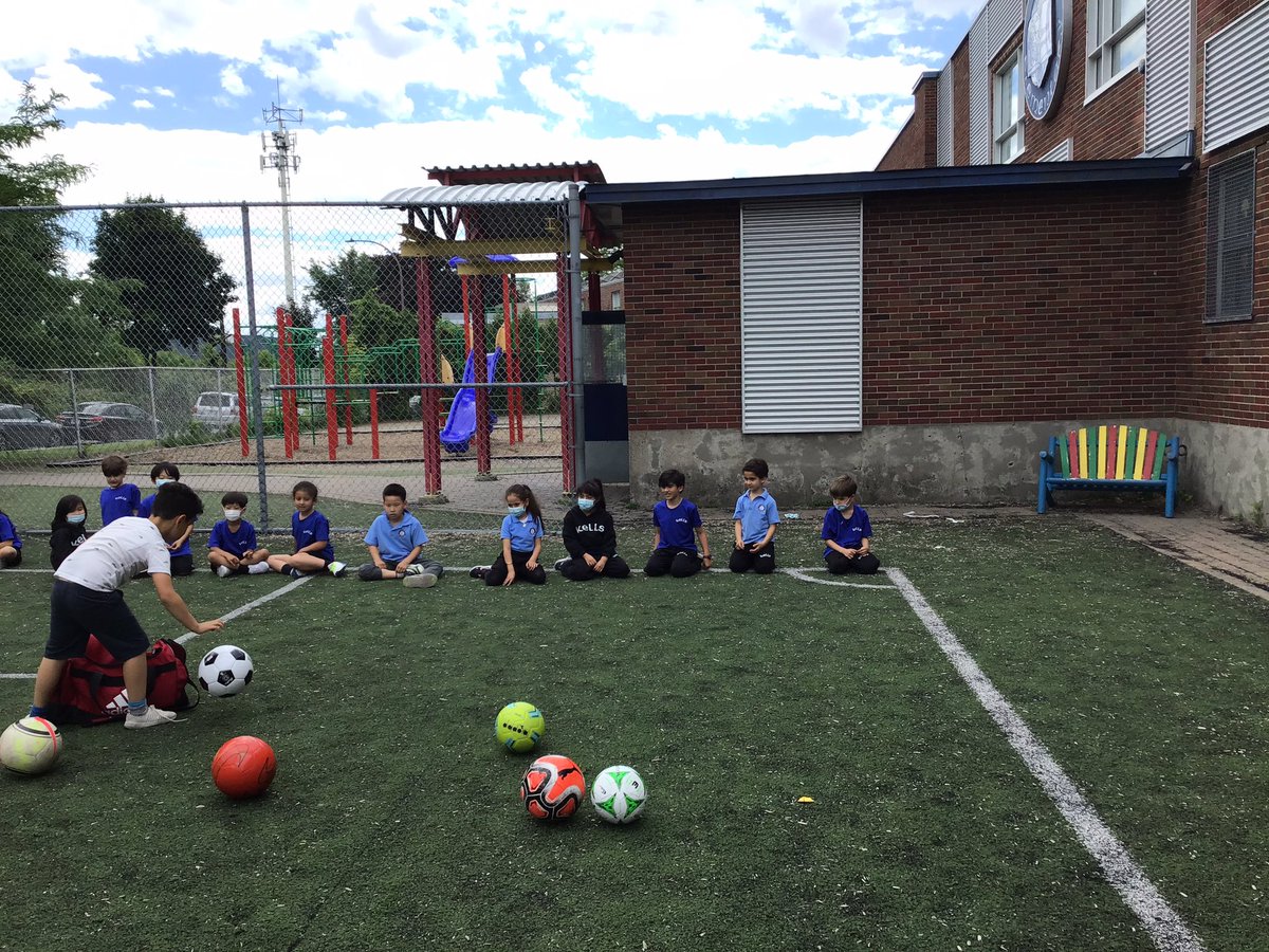 MsSpecksClass's tweet photo. Mr. E taught us some soccer drills outside!  Piura next #physed teacher, perhaps!  #TeachtheTeacher https://t.co/k1Vmn7kwrW