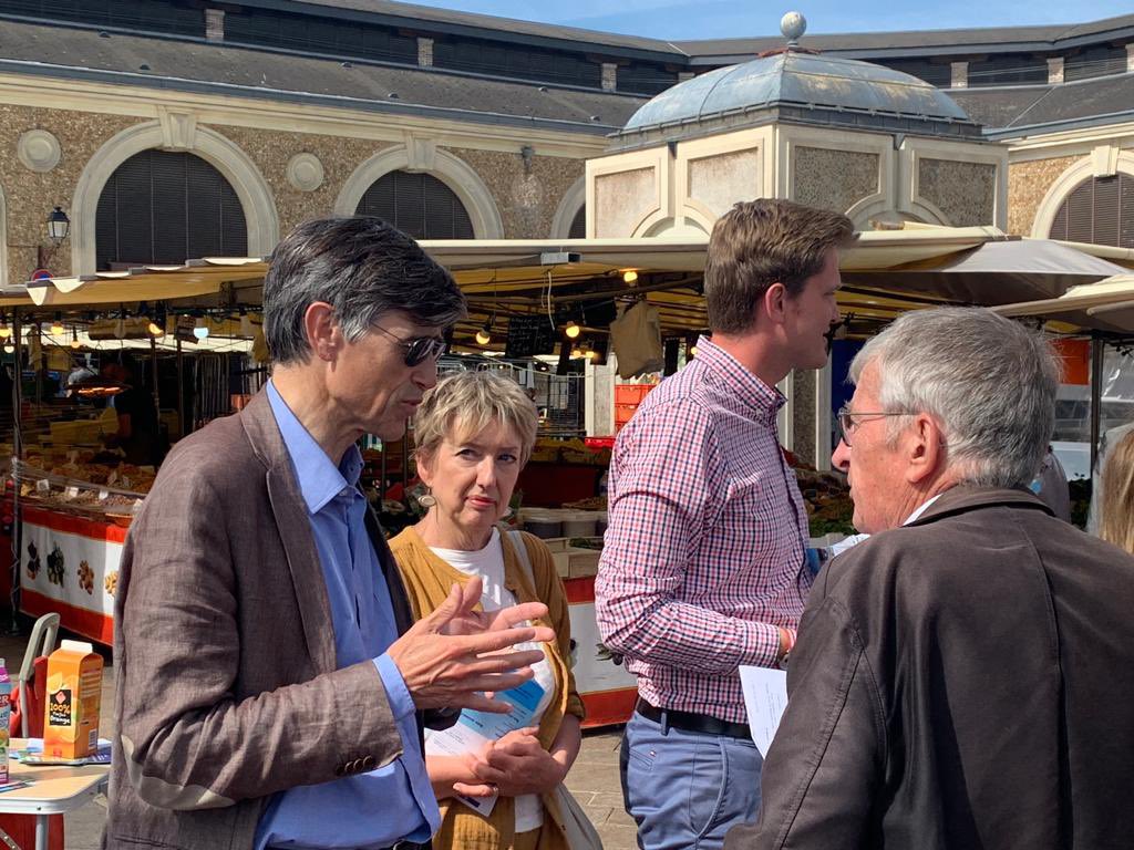 charlesrodwell_'s tweet photo. 🙌 Magnifique mobilisation ce matin sur le marché de Versailles avec François de Mazières.

🇫🇷 #Ensemble, faisons barrage à l’extrême-gauche et donnons une majorité au président de la République !

#Législatives2022 https://t.co/1nIWVSc8Nn