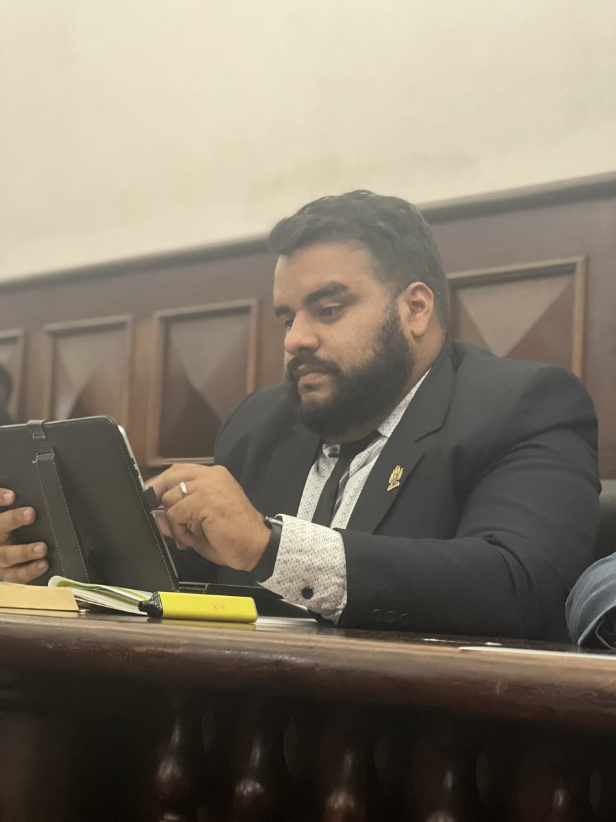JoseLCaldera's tweet photo. Excelente debate el día de hoy en el @Clezulia donde presenciamos la presentación de el informe respecto a la inversión hecha por la @gobdelzuliave en el #SurDelLago https://t.co/lqyyyy3W2g