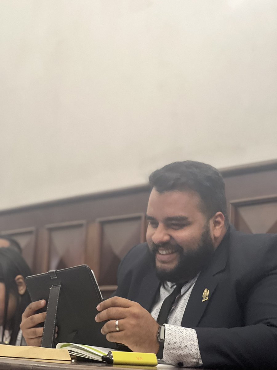 JoseLCaldera's tweet photo. Excelente debate el día de hoy en el @Clezulia donde presenciamos la presentación de el informe respecto a la inversión hecha por la @gobdelzuliave en el #SurDelLago https://t.co/lqyyyy3W2g