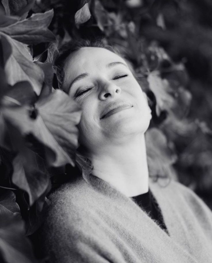 CGrindlewald's tweet image. Love the leafs feel on my face...I should try and be with nature more often