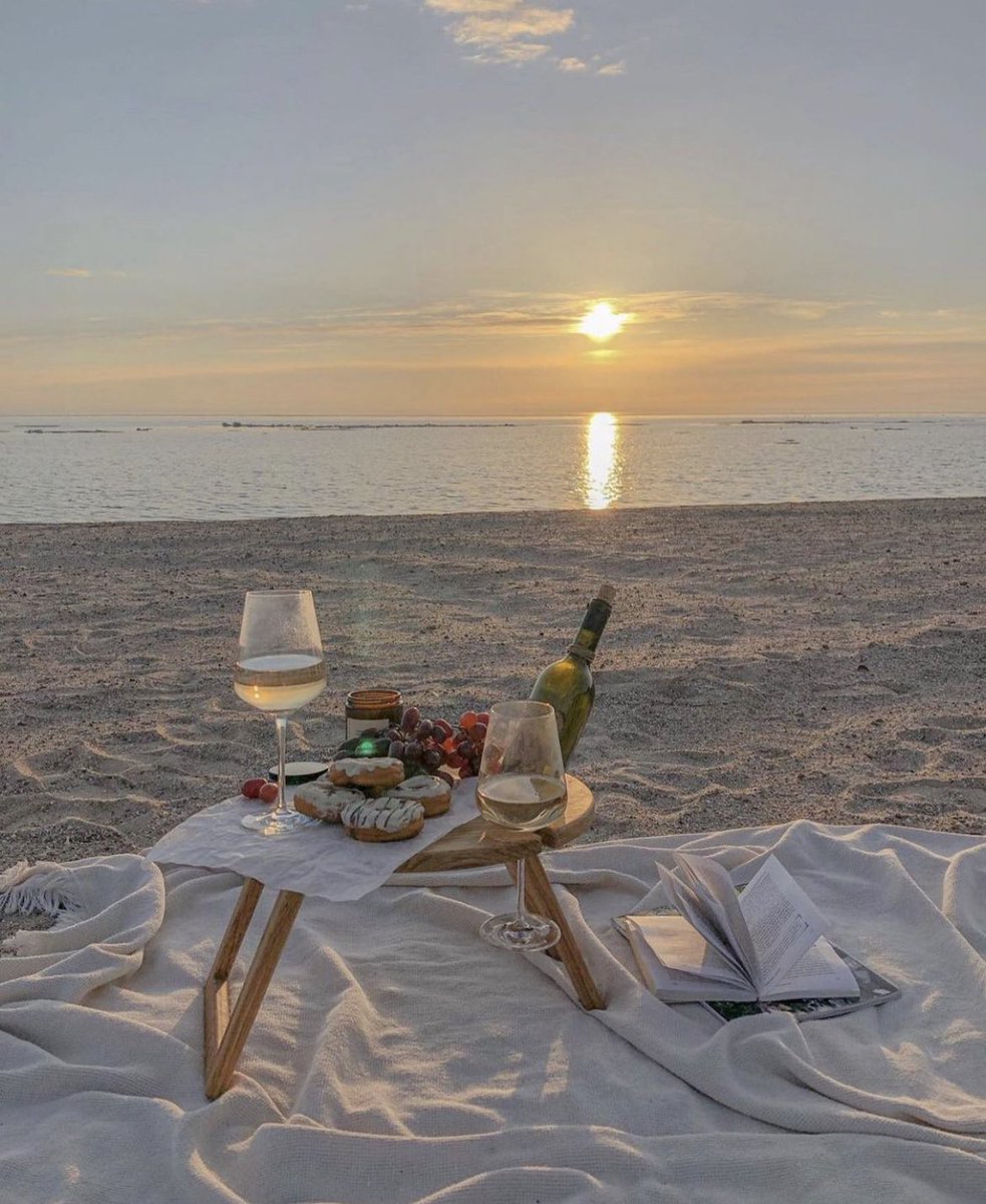 SelectOutfit's tweet photo. picnic date https://t.co/RuVoVOT0ev