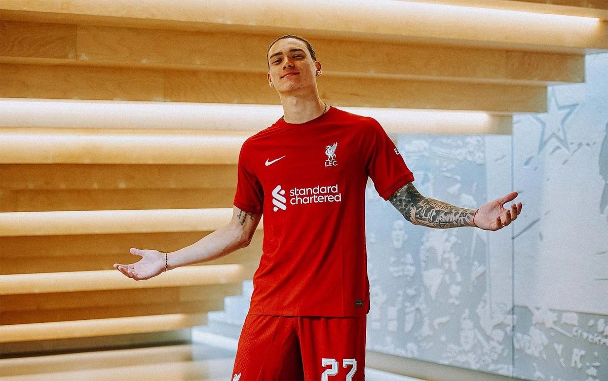 LFCBoja's tweet photo. Tampan sekali, Darwin ❤️
Welcome to the club 🔴 #DarwinDay https://t.co/3alS5pAvbr