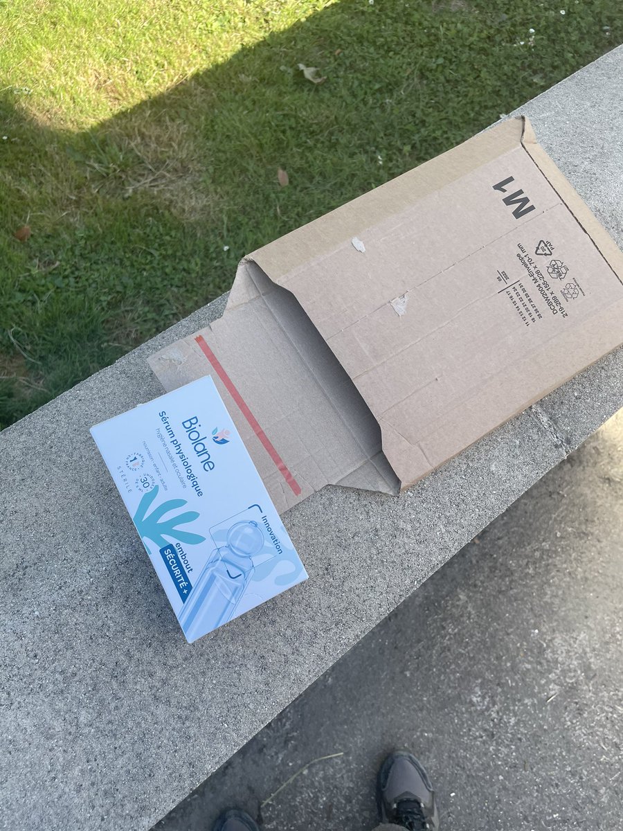 Ralinvjl's tweet photo. Devinez qui a reçu du sérum physiologique au lieu d’un l’iPhone 13 de la part d’ @AmazonNewsFR ???? #Amazon #AmazonPrime https://t.co/oiwkd8Dewy