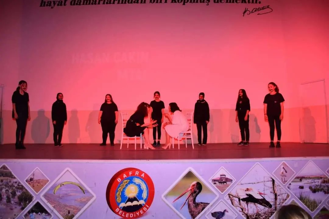 Akran Gönüllüleri Projemizle şiddette hayır temalı etkinliklerimiz devam ediyor. Tiyatro etkinliğimize Kaymakamımız <a href="/CevdetErturkmen/">Cevdet Ertürkmen</a> ve protokol üyelerimiz katılım sağlayarak destek oldular.<a href="/tcmeb/">Millî Eğitim Bakanlığı</a> <a href="/TCSamsunValilik/">T.C. Samsun Valiliği</a> <a href="/bafrakaymakam/">Bafra Kaymakamlığı</a> <a href="/nznsener/">Nazan ŞENER</a> <a href="/samsunmem/">Samsun İl Milli Eğitim Müdürlüğü</a> <a href="/bafra_mem/">Bafra İlçe Millî Eğitim Müdürlüğü</a>