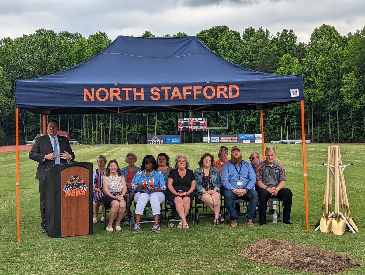 NSHSNorthNation's tweet photo. Breaking ground!
@DanHornick @ThomasTaylorEdD @SCPSchools https://t.co/wH8WGLq0ti