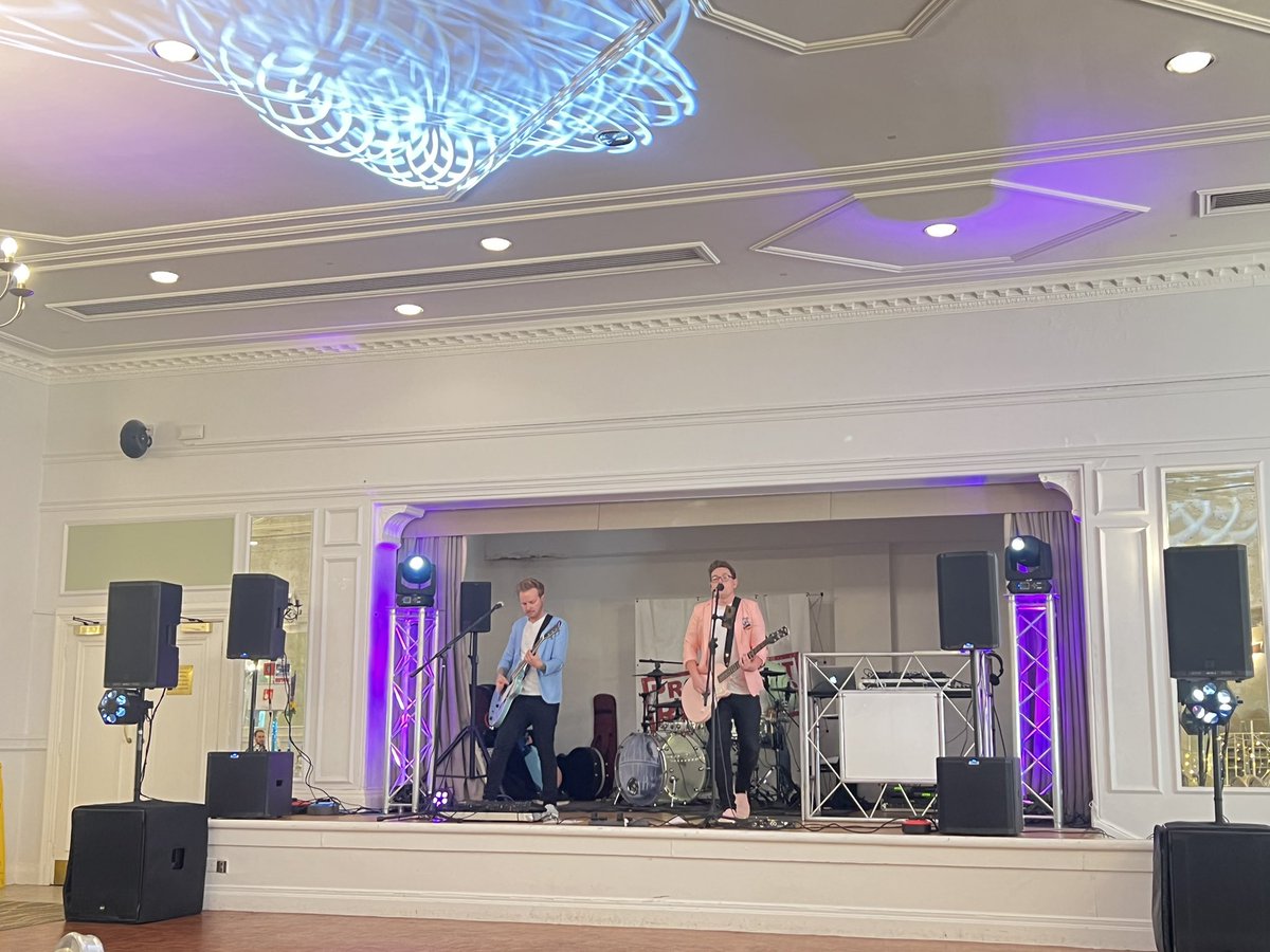 Elaine Ma (@ema_scientist) on Twitter photo You honestly just never know the vibes at conference dinners! 🤷🏻♀️ #greenday #goodnight #freewine <a href="/CdtStudents/">lifETIME CDT Students</a> You honestly just never know the vibes at conference dinners! 🤷🏻♀️ #greenday #goodnight #freewine <a href="/CdtStudents/">lifETIME CDT Students</a>