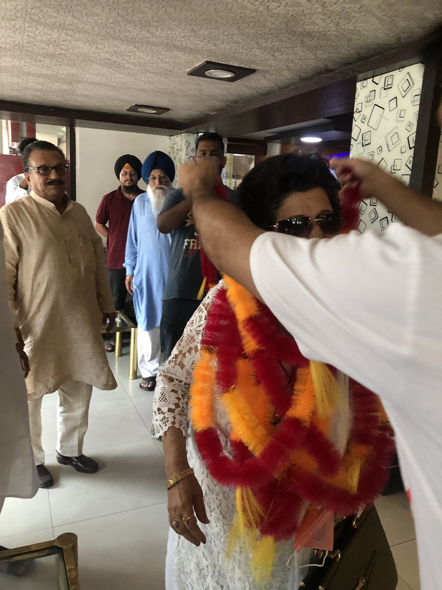 Drsheikhamina's tweet photo. @JKNC_ Senior leader Mrs @RitaGup39364241 organised a workers meeting of east constituency #Jammu the meeting was presided by PP Jammu Mr Ratanlal Gupta ji Cc @OmarAbdullah https://t.co/TsxDNJbxGy