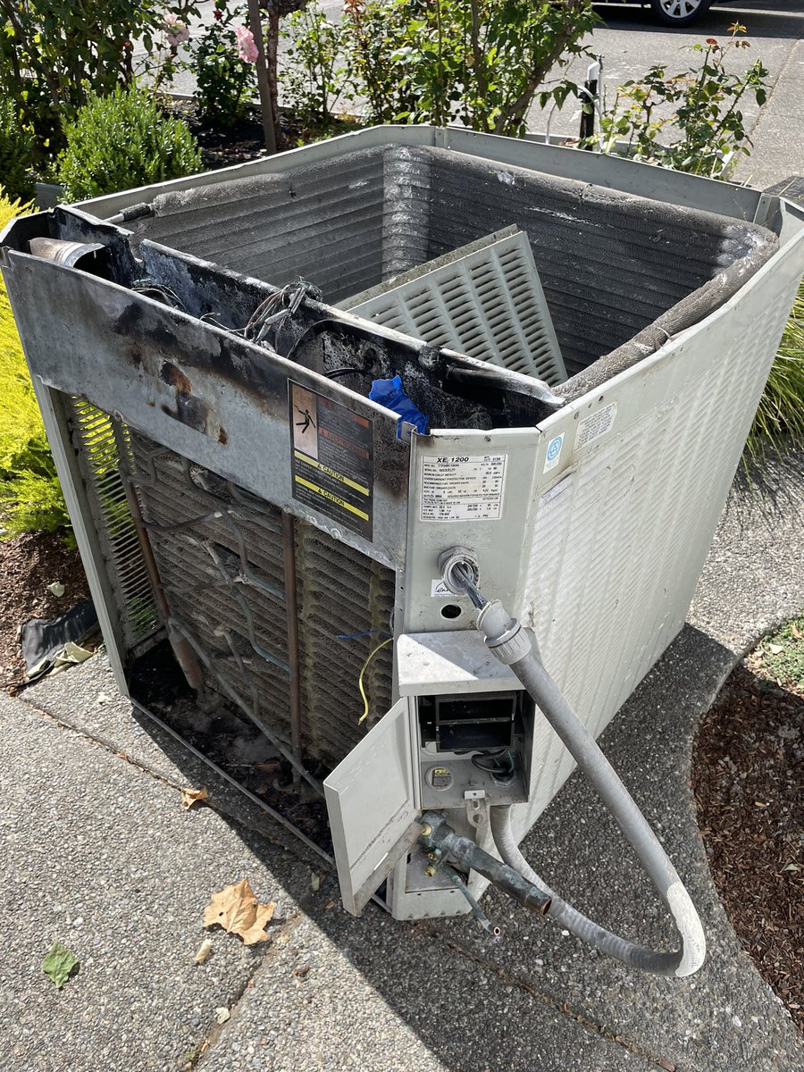 JohnOwensSrvs's tweet photo. Esgar is saving the day! Our client’s old condenser caught fire 😮. Haven’t had your system inspected lately? Now is the time!
#marincounty- San Rafael 415-322-7542
#sonomacounty - Santa Rosa 707-452-3374
#duct #furnace #heatpump #airhandler #air #heat #heating #cooling #cool https://t.co/OWGUbEbuEc