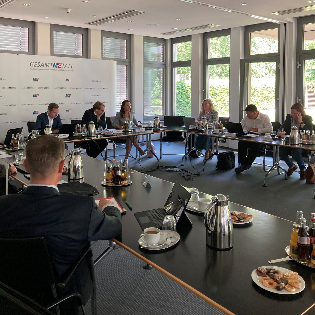 MIT_bund's tweet photo. Die MIT-Kommission Arbeit/Soziales/Familie tagt heute zu den Themen #EU-Sozialpolitik und #Scheinselbständigkeit/Statusfeststellung mit dem fachlichen Input von @VGSDeV und @ISDV_info. Beschlüsse sind in Arbeit💪 https://t.co/lV9tuedDAt