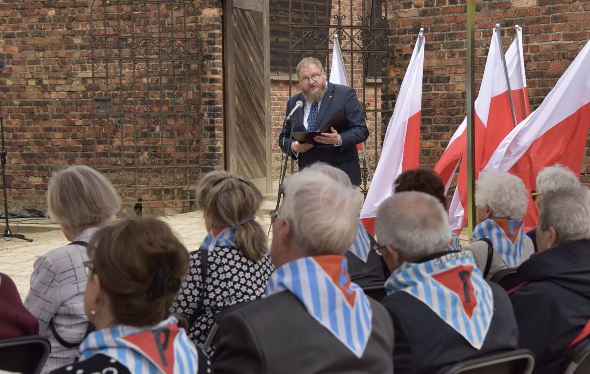 AuschwitzMuseum's tweet photo. A group of 13 Auschwitz survivors were present at the commemoration event of the 82nd anniversary of the deportation of the first Poles to the #Auschwitz concentration camp. 

June 14, 1940 is considered to be the beginning of functioning of the German Nazi camp. https://t.co/YhwfcW9WRt