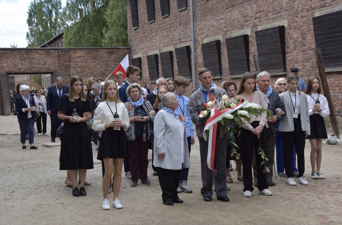 AuschwitzMuseum's tweet photo. A group of 13 Auschwitz survivors were present at the commemoration event of the 82nd anniversary of the deportation of the first Poles to the #Auschwitz concentration camp. 

June 14, 1940 is considered to be the beginning of functioning of the German Nazi camp. https://t.co/YhwfcW9WRt