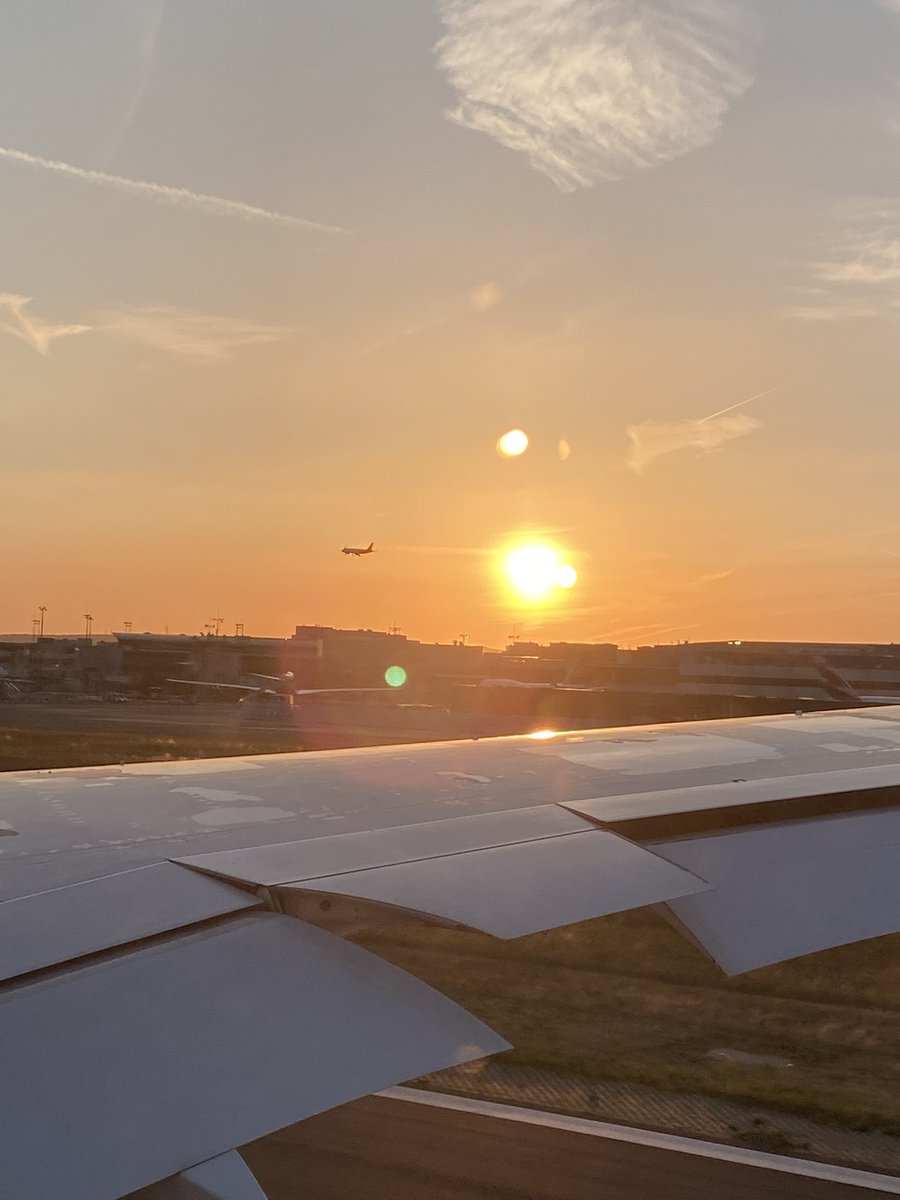 loren3it's tweet photo. ✈️✈️✈️✈️ https://t.co/AmACpHk2yj